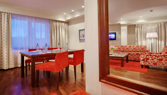 هتل کاسموس الیمپیا گاردن سنت پترزبورگ